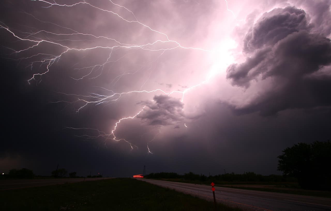 lightning, thunder, lightning storm, storm, night sky, energy, power, nature, electricity, strike, light, thunderstorm, danger, bolt, sky, flash, weather, electric, lightning bolt, powerful, cloud, thunderbolt, dark, bright, electrical, rain, shock, night, charge, flare, storm clouds, dramatic, climate